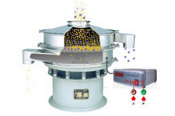 超聲波振動篩工作原理：物料進入超聲波振動篩體內(nèi)，通過振動電機與超聲波換能器的配合使用實現(xiàn)，物料的篩分，分級，除雜等篩分目的。