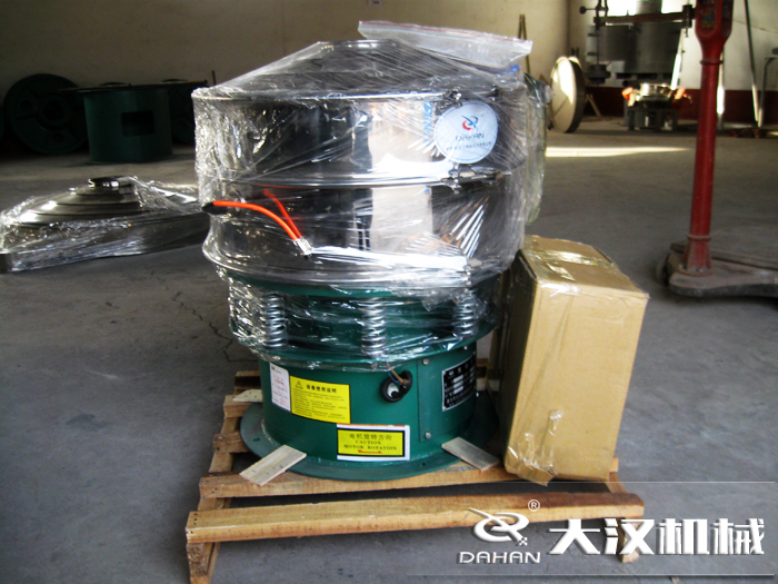 三氯蔗糖粉超聲波振動(dòng)篩采用不銹鋼+碳鋼材質(zhì)的產(chǎn)品能夠更好的節(jié)省成本，同時(shí)能夠達(dá)到想要的篩分效果。