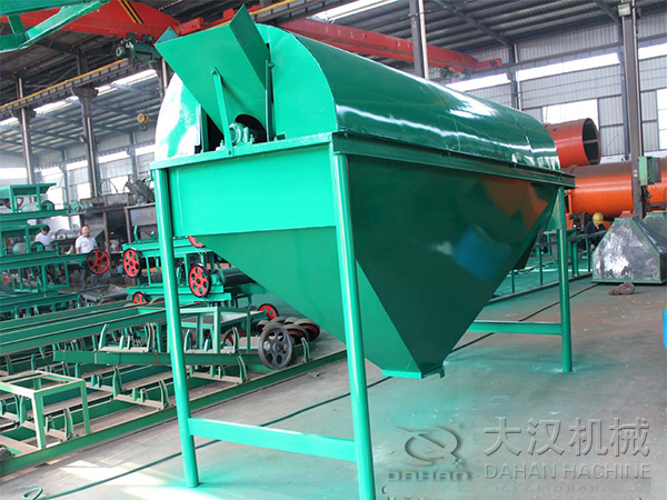 滾筒篩主要采用的是碳鋼材質(zhì)其主要的優(yōu)勢(shì)是價(jià)格比較便宜。