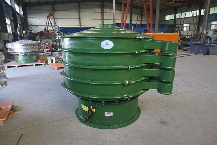 直徑1000mm振動篩主要采用的是碳鋼材質(zhì)的直徑為1000mm的振動篩，對于層級用戶可根據(jù)自己的需求進(jìn)行選擇。