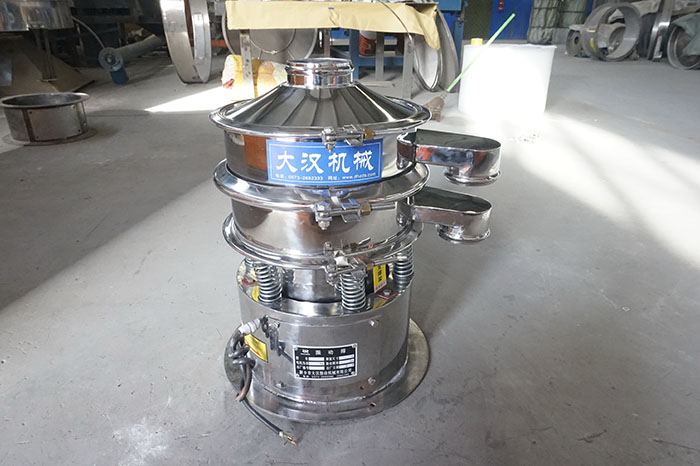 不銹鋼小型振動篩材質(zhì)使用不銹鋼與碳制造而成。