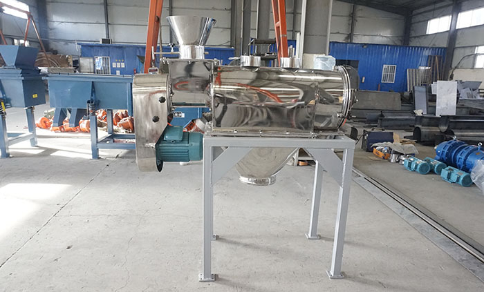 氣旋篩分機(jī)與氣流篩分機(jī)的篩分原理基本相似，所以針對(duì)于其旋篩分機(jī)的篩分壓力。會(huì)比氣流篩分機(jī)的壓力要大一些。