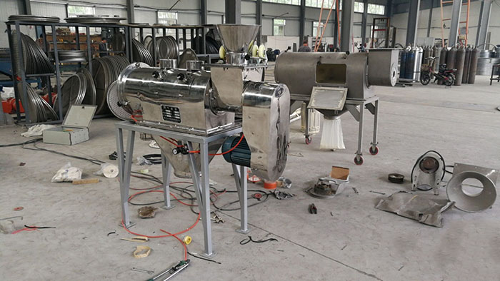 氣旋篩分機(jī)的特點(diǎn)：全不銹鋼材質(zhì)選擇，使用壽命更加長(zhǎng)久，防腐蝕，防酸堿性強(qiáng)。