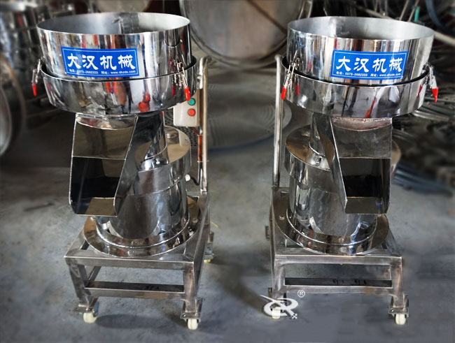 450型過濾篩機(jī)實(shí)拍：?jiǎn)螌舆^濾篩過濾，多用于液體物料的使用。