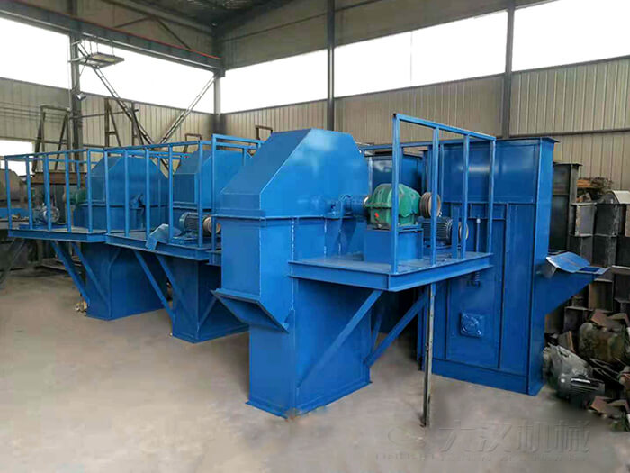 TD斗式提升機產(chǎn)品概述：屬于向上式的料斗式的垂直運動，能夠完成較高距離的提升。