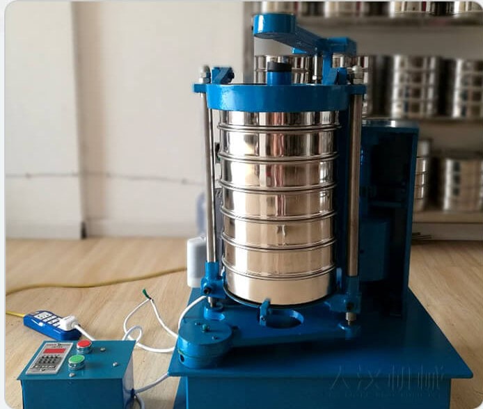 拍擊篩可放1-6層篩框可實現(xiàn)，2-7種不同等級的物料粒子段。